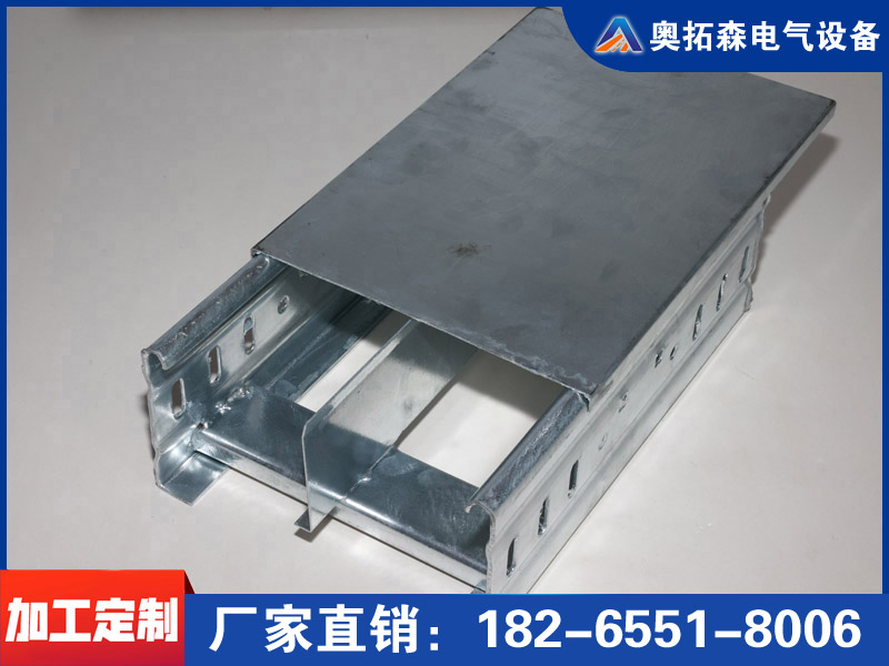 帶加強(qiáng)筋梯式加隔板熱浸鋅橋架（100+100）*100